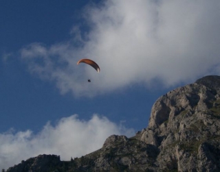  Vuelo sobre las rocas 